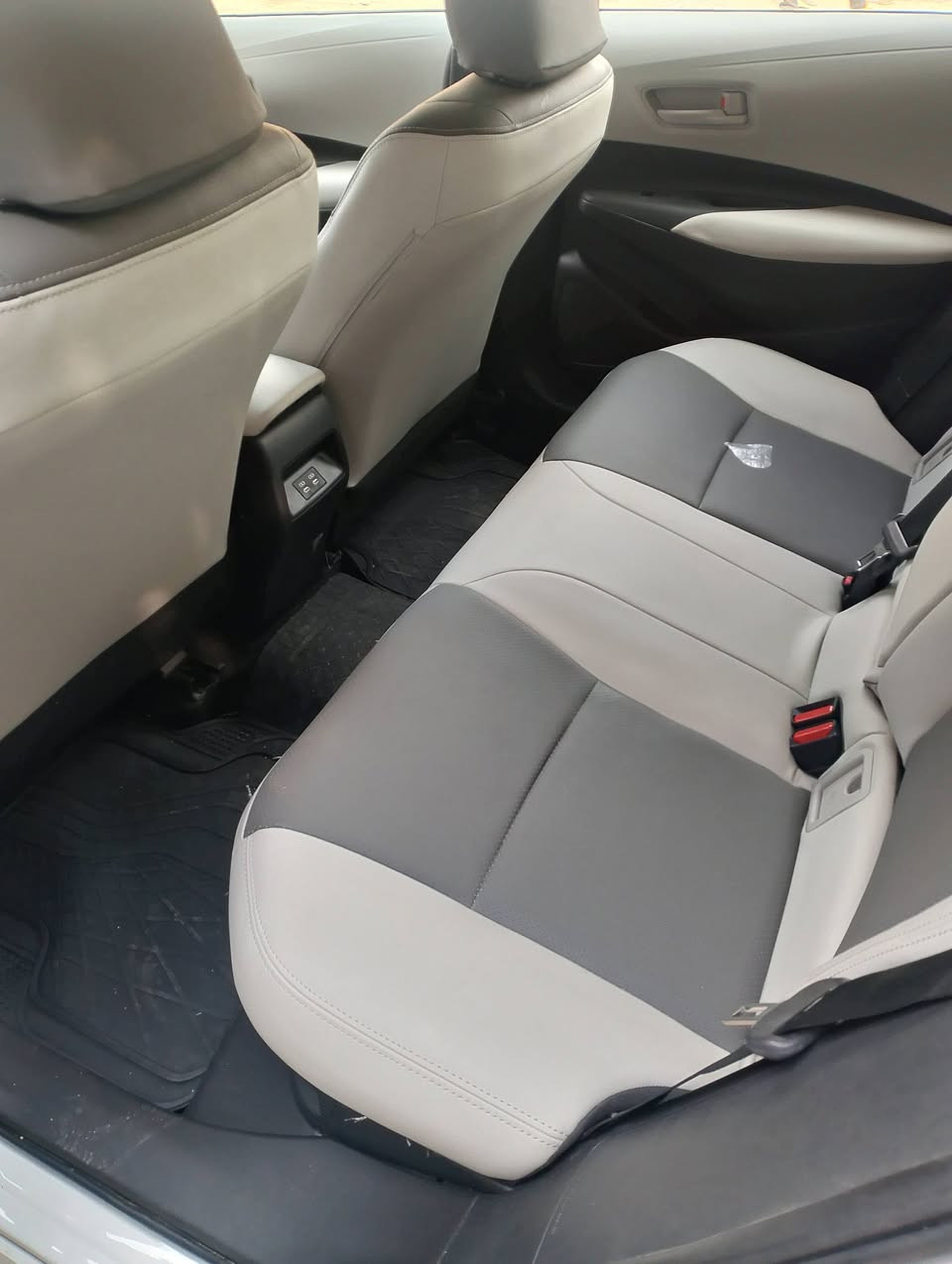 السلام عليكم ..كورلا هايبرد 2025 باسمي وارد امريكي حادثها دعاميه اماميه مبدله ومصبوغه وبيها تعديل بارد حافة البنيد وخشم الجاملغ الايمن فقط يعني تعتبر كلين بدون قطرة صبغ ايرباكات راجعات سستم ماشيه 31 ألف ميل سعرها 180$ وبيها مجال للطيبين للاتصال ***********
