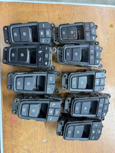 السلام وعليكم يتوفر دكم سايد بريك اصليه سنتافي سبورتج سوناتا توسان للتواصل 
***********
