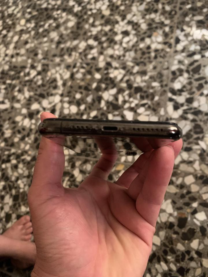 السلام عليكم للبيع ايفون xs max وتر بروف بلاد 
الجهاز بلادي ذاكرة 256 بطارية 75 الجهاز بلادي ممفتوح شرط الفحص فقط ضهر مفطور مكاني بغداد الدوره لا يوجد توصيل سعر الجهاز 190  شراي اتصل فقط 
*********** واتساب او اتصل 
ممتواجد فيس
