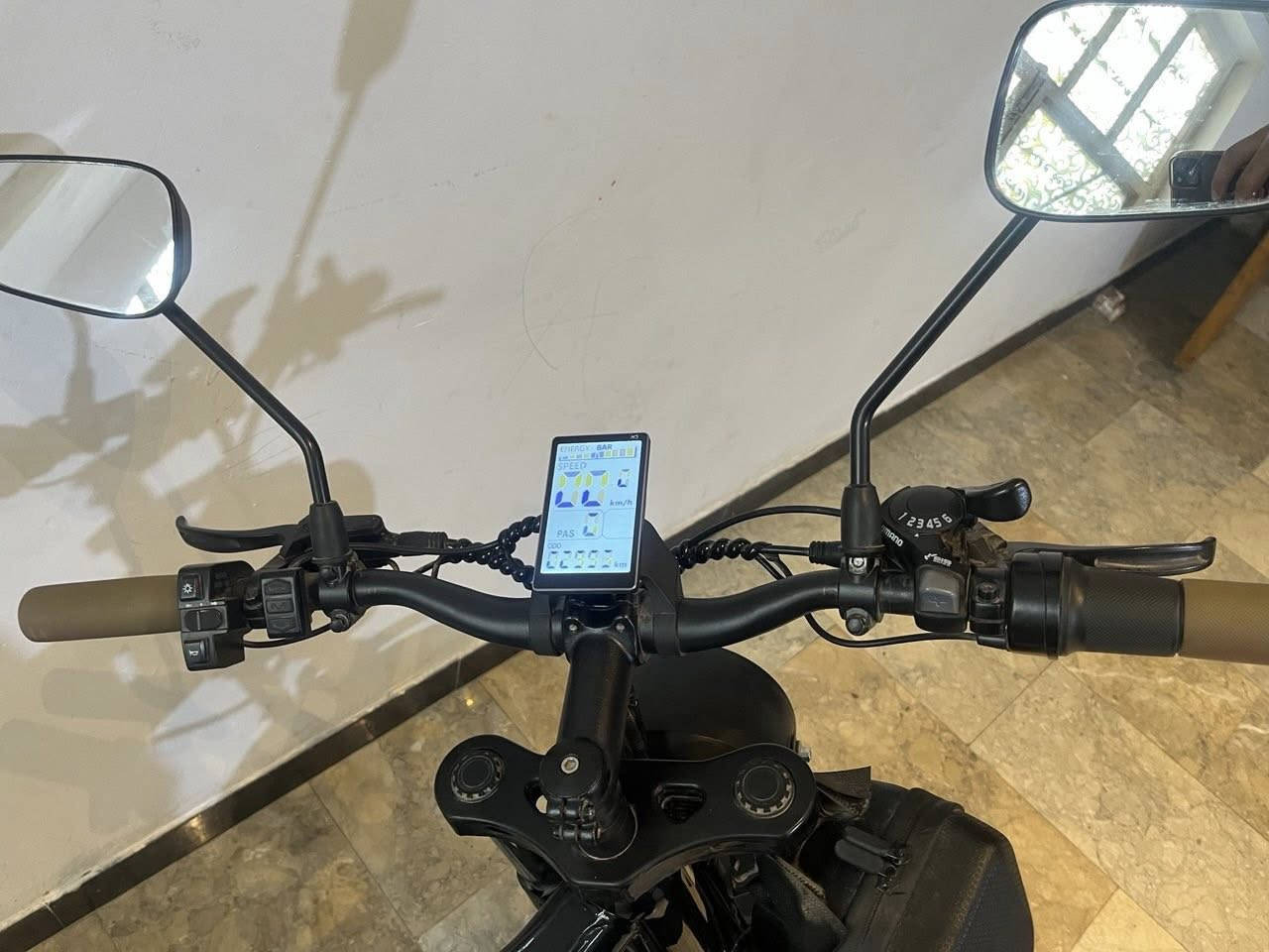 دراجة من شركة kugoo دراجة شحن وبنفس الوقت بايسكل الدراجة 3 سرع سرعتها 60 حقيقي تتحمل وزن 150 نوع البطارية ليثيوم ايون دبلات امامي خلفي حجم التاير كبير 48 فولت 24 امبير بريكات دسك هايدروليك تحتوي على عقرب من نوع شيمانو 6 سرع السعر مليون وبي مجال بغداد العبيدي


**إذا كنت صاحب هذا الإعلان وتريد حذفه لأي سبب، رجاءا أرسل رسالة إلى الدعم الفني**