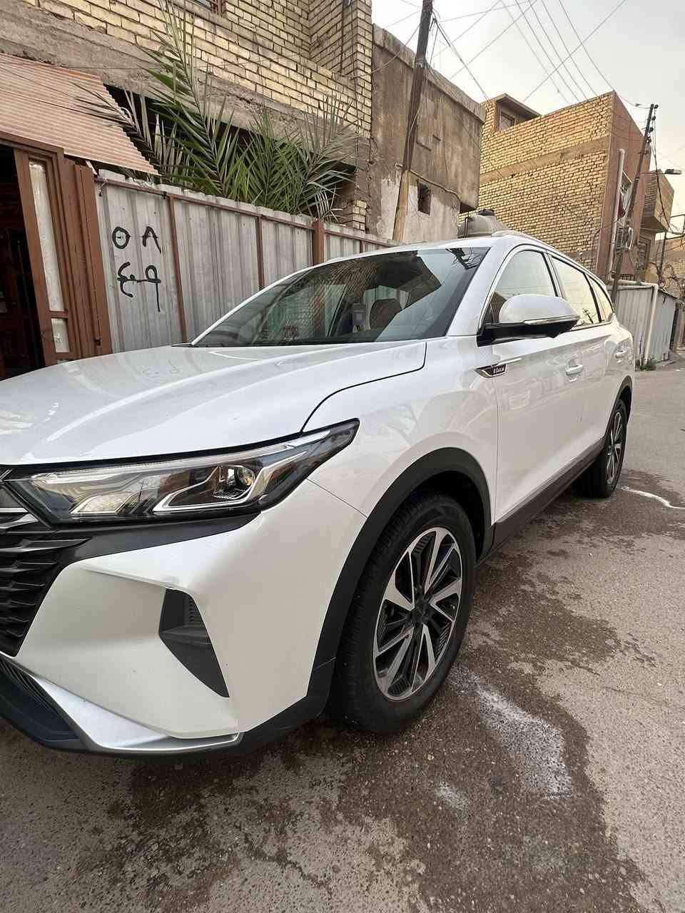 سلام عليكم للبيع فقط .. دونك فينك AX7 صناعه صيني السياره غنيه ع التعريف  خير من الله .. السياره مكفوله بس بيها ملاحضه مبينه بصور .. كير ومكينه ياباني بلاد مكفولات 1500 تيربو .. السياره فول موصفات للأخير .. سقف بانوراما .. بصمه تشغيل وبصمه ابواب .. كامرات 360 درجه .. اناره داخليه  تبريد قطعتين وبعد بيها موصفات كلش اهواي .. رقم بغداد انكليزي شرط التحويل .. السعر 125 وبيها مجال .. مكاني بغداد منطقه الحبيبيه .. ***********
