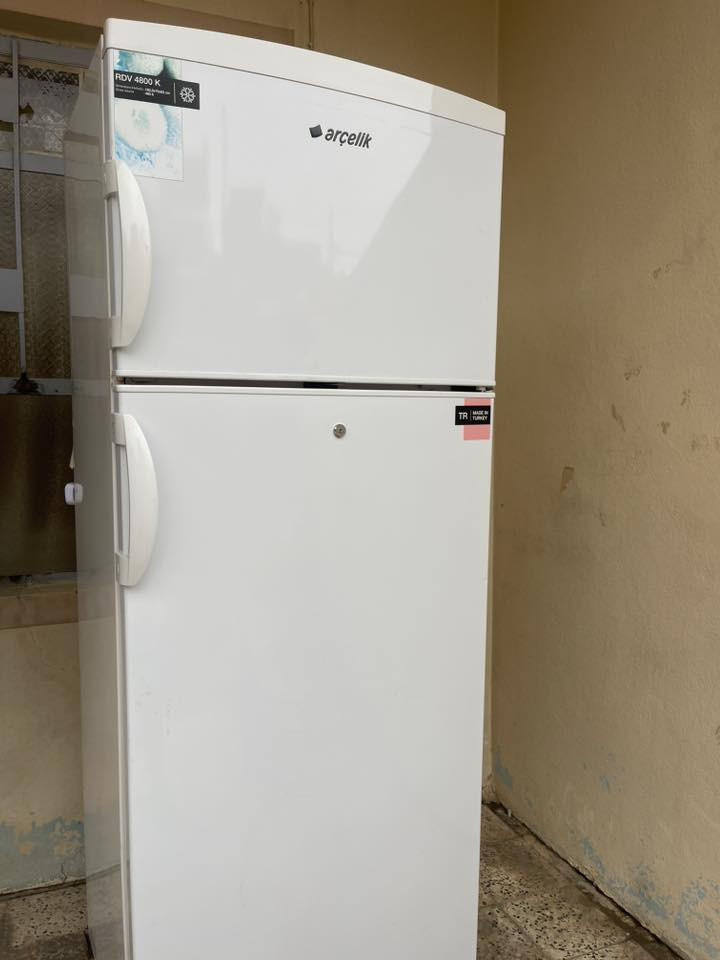 ثلاجة للبيع السعر ١٧٥ لاستفسار اتصل على الرقم ***********
