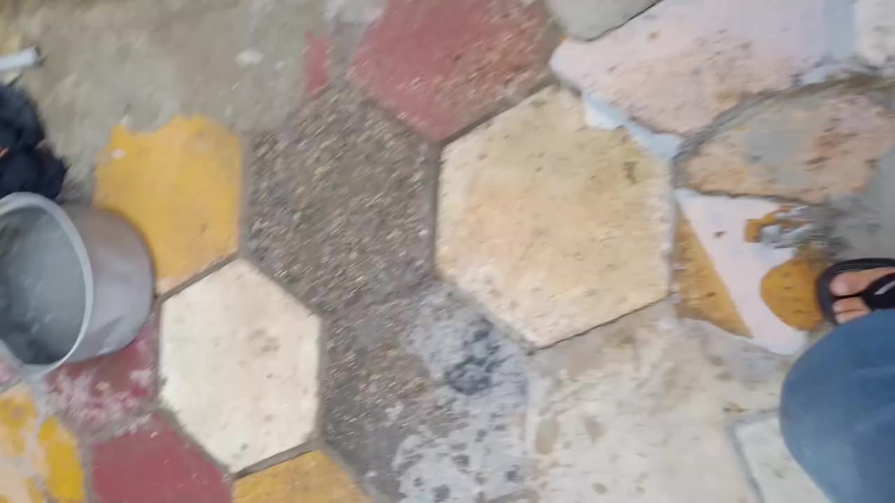 سلام عليكم بيت 100طابو ملك صرف بل حسينيه يم سوك لول وبين لثاني لستفسار اتصال ***********
