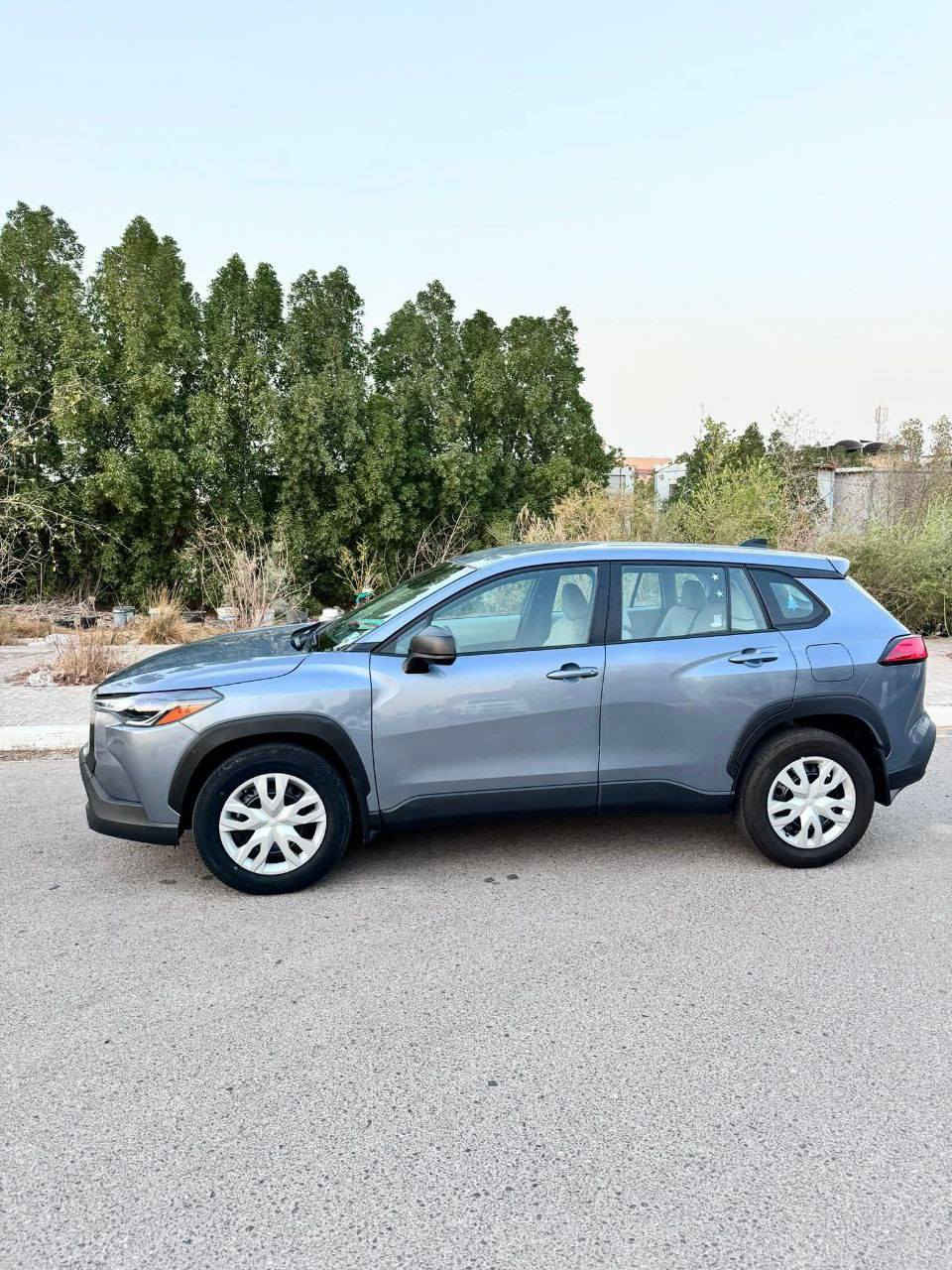 كورولا كروس 2023 للبيع 
(وارد أمريكا - ياباني- ماشية قليلة  - سعر مميز!)
📍المكان: البصرة  
🔹 موديل: 2023
🔹 المسافة المقطوعة: 37 الف  كيلو  فقط!
🔹 المحرك: 2.0 لتر - 4 سلندر بنزين اقتصادي وقوي 💨
🔹 نظام الدفع: أمامي (FWD)
🔹 وارد: أمريكي
• لون السيارة: بحري ملكي 💙
• فئة المواصفات: L
• تشغيل سويج 🛡️
• رادار أمامي وخلفي للتحذير من الاصطدام
• شاحن منفذ TPSI📱🔋
• كاميرا خلفية عالية الدقة
• شاشة عرض وسطية مع نظام خرائط مدمج 
• نوع المقاعد: مخمل لونين
• 5 مقاعد مريحة
• نوافذ كهربائية AUTO
•فول تحكم ستيرن
•مثبت سرعة تفاعلي
•محافظة على المسار 
•تنبيه قبل التصادم 
•سايد بريك Auto 
• وسائد هوائية كاملة للأمان 🎈
🔴 ملاحظة مهمة:
• السيارة حادث بسيط: صبغ فقط  البنيد بلادي اصلي حتى الدعاميات بلادية نفسهن  
رقم بصرة دولي 
السعر 187 قابل للتفاوض حگ الجيه
للاستفسار 
*********** البصرة, العراق
