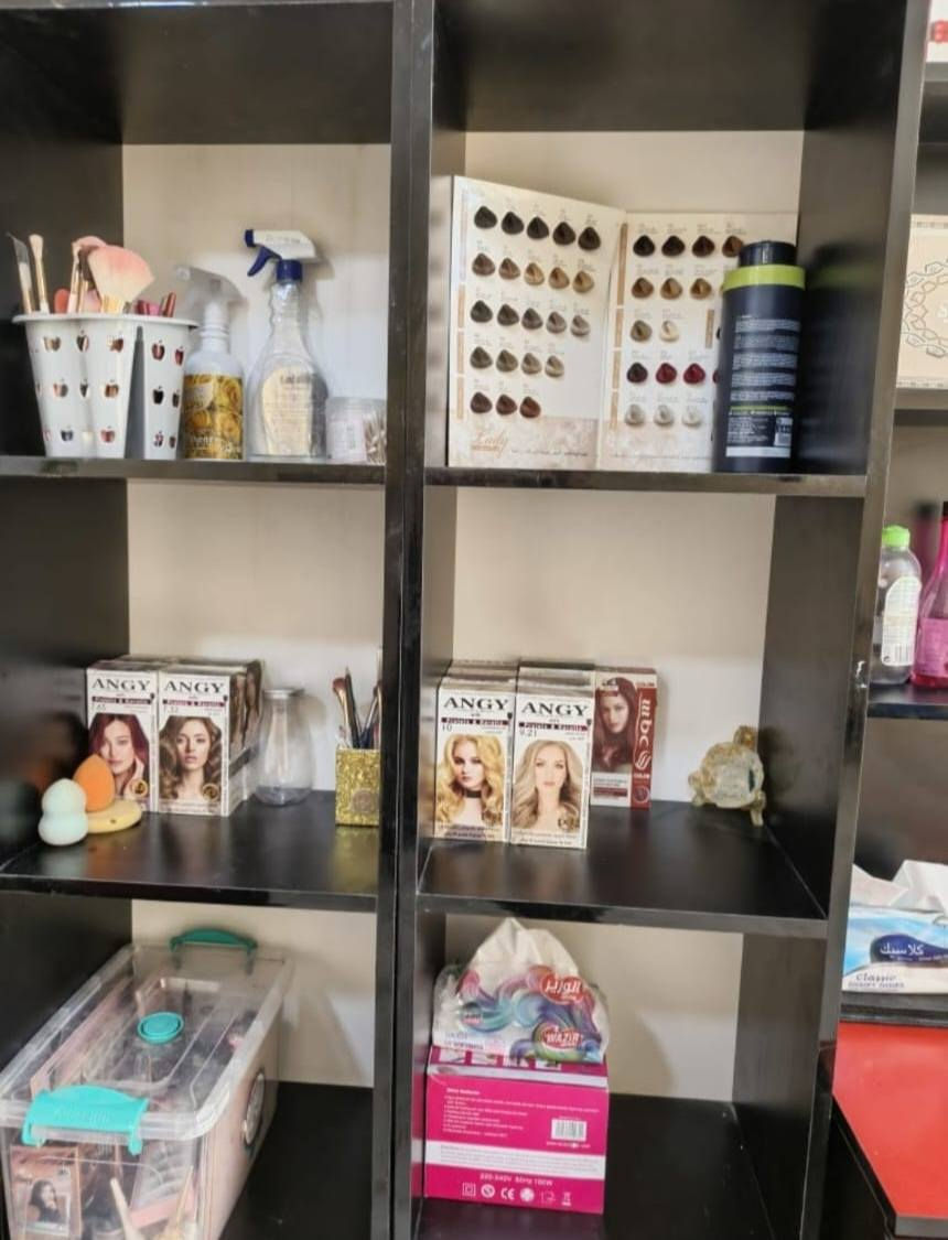 السلام عليكم
قراض للصالون نسائية للبيع بسعر مناسب 
***********
***********
