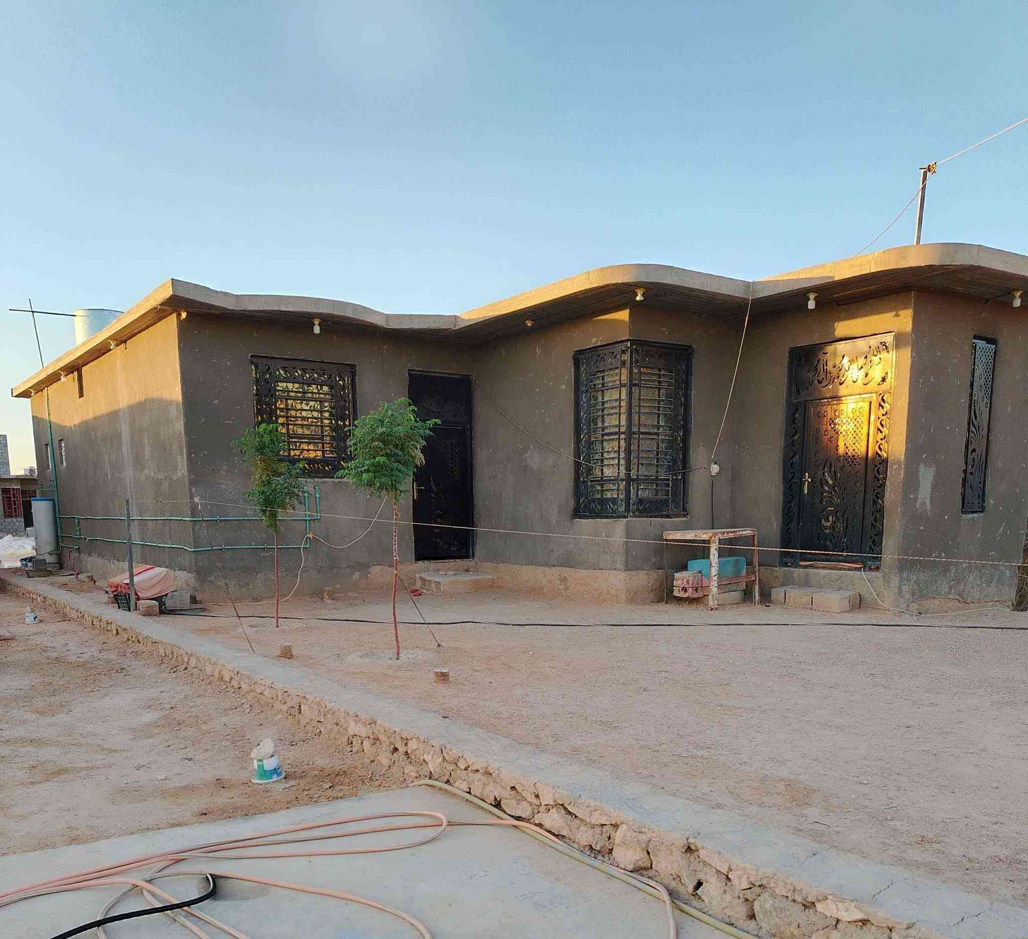 بيت البيع مساحه 400متر
بيت مبني منه غرفه وهول ومطبخ وصحيات 
الباقي مومبني ديوان وغرفه موقع بروانه حي الشرطه 

تواصل علا هاذا رقم ***********
