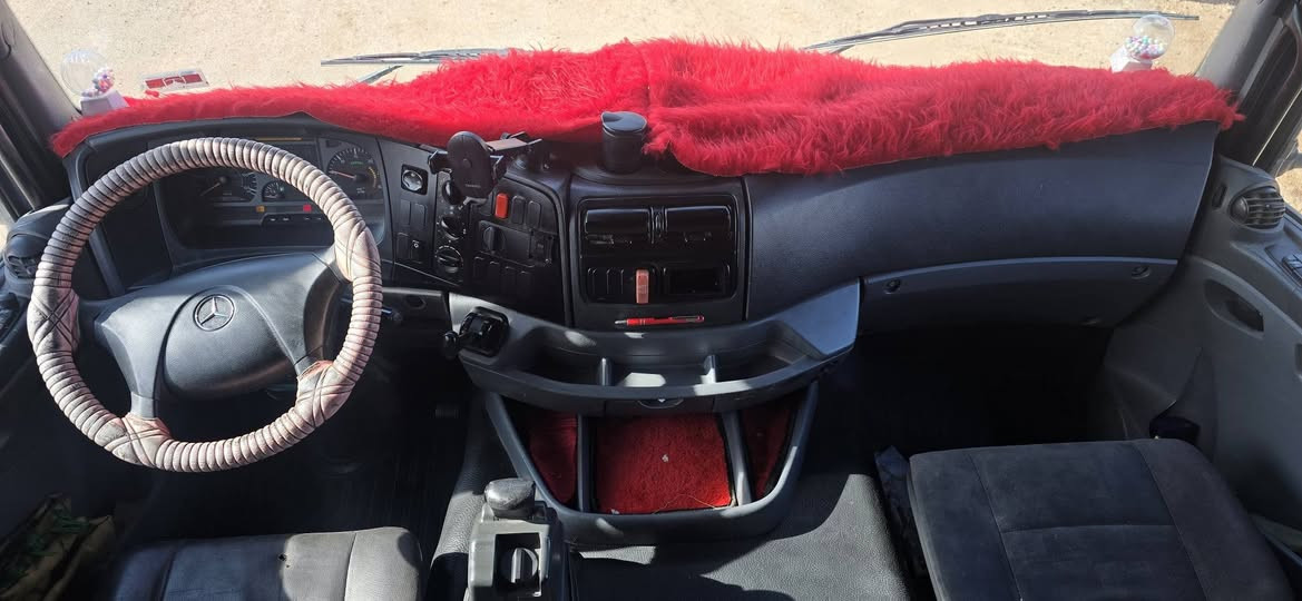 سلام عليكم .مارسدس اكسور موديل2005 دمعة كلج كير كهربائي
شاصي كير مكينة كلة مكفول   كفالة عامة تخم تاير الراس 
سنوية نافذة ب 2025
عربانة أوربي  3 محاور تك تاير
دنكير ساف هوة مضبط كلة جديد 
مطبخ او ثلاجة . سلة مال سبيرات 
سيارة خير من 
 اللة تشتغل ع خط البصرة 
السعر خاص اتصل او تدلل 
*********** اتصال +وتساب
