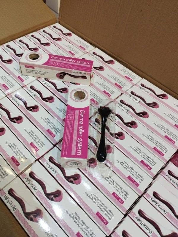 ديرمارول ❤. Derma roller sustem

 هى اداة طبية تستخدم لازالة تجاعيد الوجه واثار حب الشباب القوية وايضا المسامات وخطوط التمدد البيضاء والحمراء واثار الحروق ❤🫰🏻

وتحتوي على ابر الوخز مصنوعة من التيتانيوم والذي تحتوي على 540 ابرة ❤

 استخدامها بسهولة ❤👌🏻

1--تحفيز إنتاج الكولاجين
2--التخلص من ندبات الجلد
3--التخلص من ندبات حب الشباب
4-- علاج التصبغات الجلدية
5-- علاج الجلد وتعطيك النظاره والبياض
6-- علاج البثور والندب الخفيفه
7--الحد من الخطوط الدقيقة والتجاعيد والدوائر السوداء.
8-- اعادة النضارة وشد البشرة
9-- منع الشيخوخة المبكرة
10-- ازالة آثار الجروح العميقة

سعر القطعة.. 10

 توصيل لجميع محافظات العراق ٤ الاف


**إذا كنت صاحب هذا الإعلان وتريد حذفه لأي سبب، رجاءا أرسل رسالة إلى الدعم الفني**