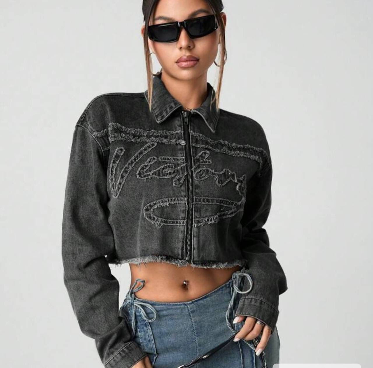 سلام عليكم بنات جبالكم خوش عروض اذا انتي طالبه كلية او موظفه لا تفوتون التخفيضات وكل القطع اذا مو نفس الصوره ترجع ويا المندوب


**إذا كنت صاحب هذا الإعلان وتريد حذفه لأي سبب، رجاءا أرسل رسالة إلى الدعم الفني**