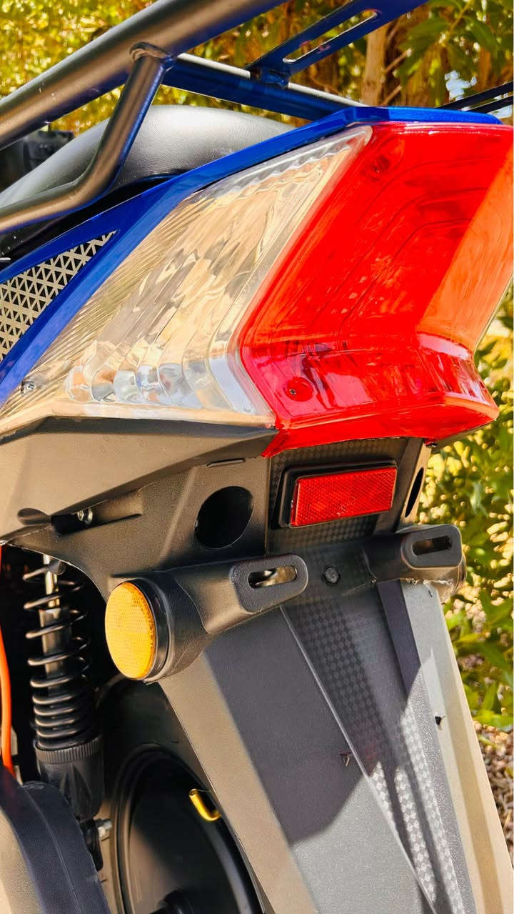 السلام عليكم 🤍
للبيع دراجه سكنس شحن موديل 2025 
دراجه جديد وبدون اي نقص 48 فولت
تايرات قياس 10 نضيفات سكن شغال
لايت عالي وناصي نضام البارك Pوالبك R
نظام 3 سرع سرعته 55 حساس بريك امامي 
وحساس بريك خلفي لايت امامي مسطره لد 
السعر 700  الف. وبيه مجال 
مماني بغداد حي الجوادين 
للاستفسار /*********** بغداد, العراق

