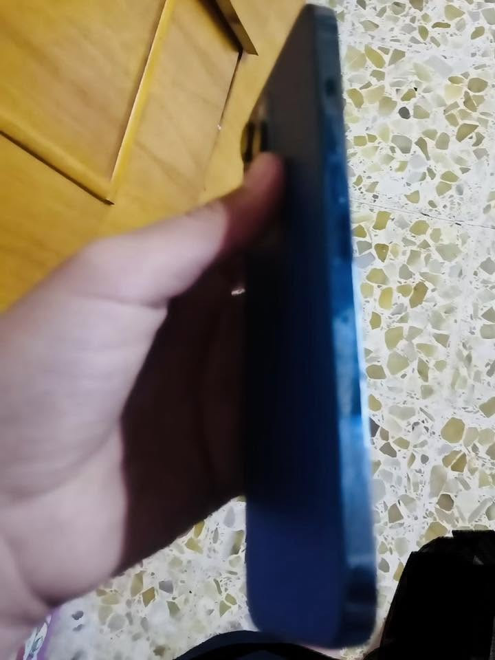 ايفون 📱 12 ماكس
بطاريه 75 

الذاكره 128

شريحه وحده 

فيس إيدي شغال 

فول مواصفات وتر بروف يشغلك بوبجي 90 فريم

الضرر الضهر مكسور ما مأثر عل كامره 

السعر390 او بي مجال للطيبين


**إذا كنت صاحب هذا الإعلان وتريد حذفه لأي سبب، رجاءا أرسل رسالة إلى الدعم الفني**