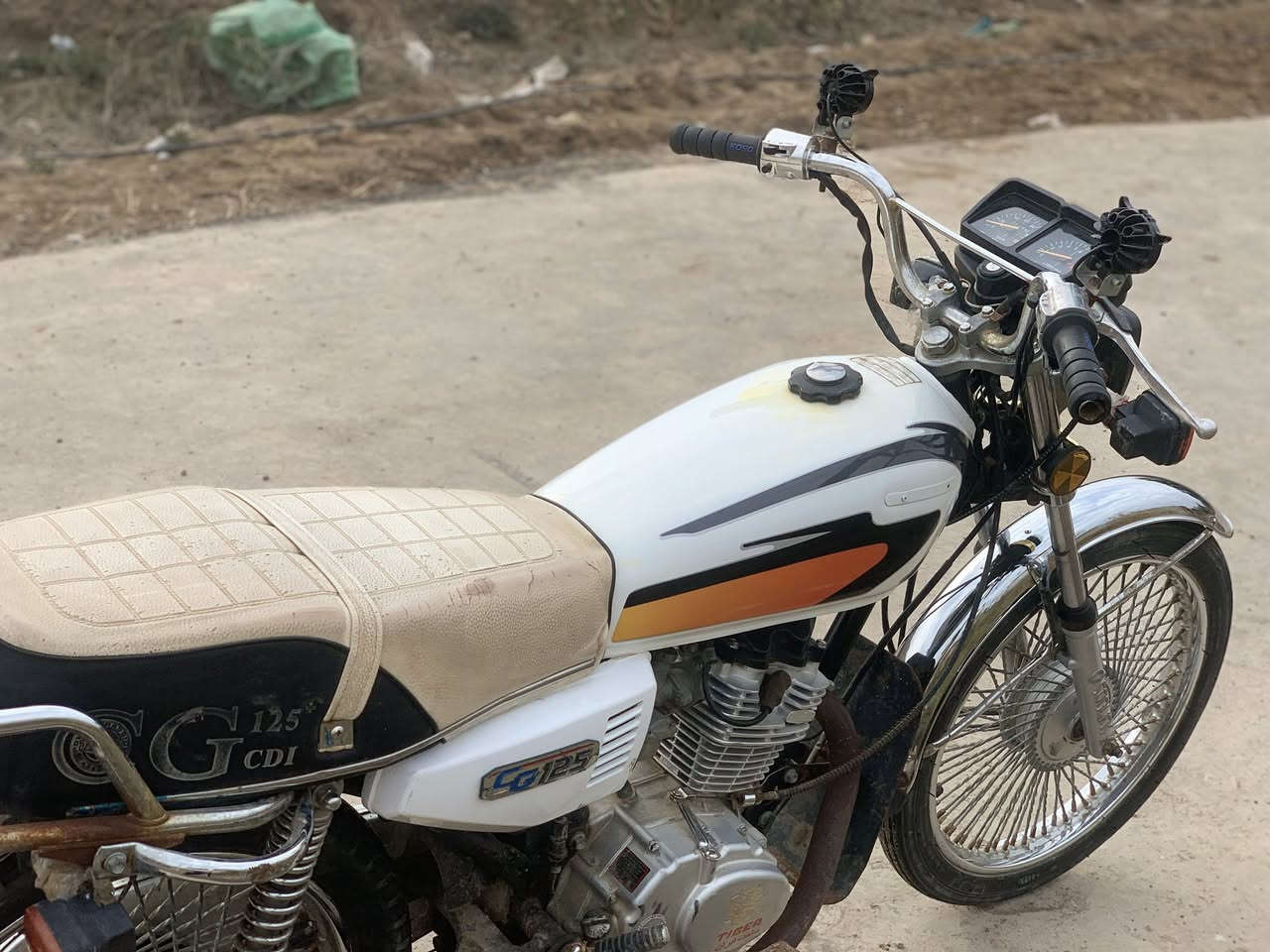 دراجه تايكر موديل 2020 نضافه مثل موضح بل صوره دراجه اورق محرك مكفول ما مفتوح دراجه حيل نضيفه وبل حقيقه احله من صور البيع ومراوس بسيفان سكن قضاء قلعه صالح قرب جسر عبدالله ابن علي رقم الهاتف ***********التصال
