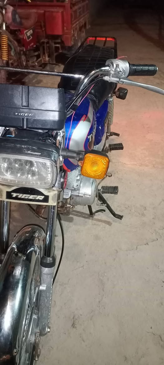 تايكر. موديل 2021 اوراق كوت أصولي 5 اوراق
مكينه تخبل وخرسه
450 وبيهه مجال بسيط 
مكانهه صويره
***********
