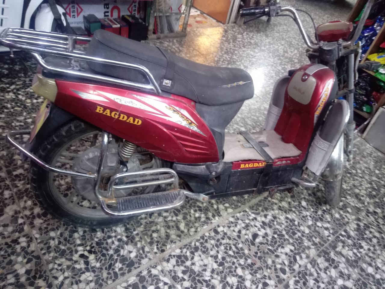 دراجتين للبيع
الهارلي جاهزه نضيفه سعرها400وبيها مجال 
و البيضه نضيفه حيل كلها شغاله بطاريات ليثيوم سعرها400وبيها مجال مكاني بغداد ابو اغريب بلحصوه 
***********واتساب
***********اتصال
