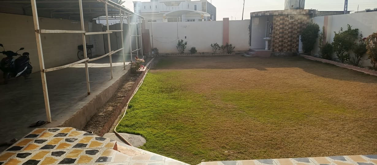 السلام عليكم ورحمه الله وبركاته اخواني الاعزاء يوجد بيت للبيع في منطقه البومحل  مساحة الكليه 500 متر طابو باسم زوجه  صاحب البيت حالياً  صالح للتحويل 
يتكون من غرفتين الاولى 6 طول 4 عرض 
والثانيه 5طول4 عرض  مع الاستقبال طول 7 متر مع العرض 5 متر  مع حمام داخلي وخارجي  مع صاله مع الكراج مع مطبخ خارجي صغير مع مطبخ داخلي    . والحديقه 275 متر   السعر (120مليون) وبي مجال 
يتوفر خط ماء وكهرباء  للاستفسار اكثر الاتصال على الرقم صاحب البيت  مكلف  بلنشر 

(‏‪***********‬‏)
