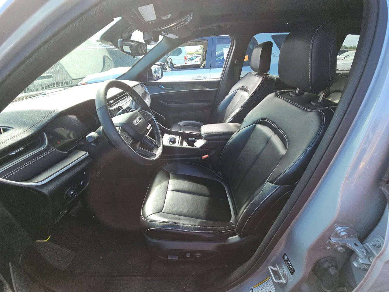 السلام عليكم
السيارة مرقمة بغداد الجديد

للبيع فقط السعر معقول ومناسب اتصل وشكد بيك خير ودلل 

الرقم او واتساب

***********

جيب هايبرد موديل 2024 وارد امريكي

الحادث  / كلين تايتل كفالة عامة ✅ سيارة خير من الله بس من امريكا بيها كلير جتي السيارة كما واضح في السونار 

فول مواصفات 

بانوراما

شاشات 

رادارات وتوقف ذاتي 

خساسات

تحديد مسار 

وبعد بيها هواية مواصفات 

البطاريات كلها مكفولة وشرط الفحص 

الكهرباء والهايبرد 

محرك كير حدادة كشر كلها مكفولة وشرط الفحص 

السيارة كاملة مكملة الف متصرف عليها 

الرقم بغداد الجديد

مكان السيارة بعقوبة 📍ديالى
