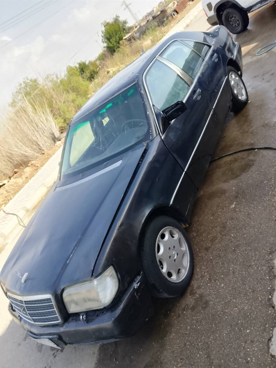 السلام عليكم سياره مرسيدس لبيع موديل ٩١ كير ومكينه ففتي بيها لستيك ولفف رقم قادسيه سنويه ٢٠٢٧ مكانها واسط كوت الفلاحين  سعرها 25 رقم الهاتف  ***********
