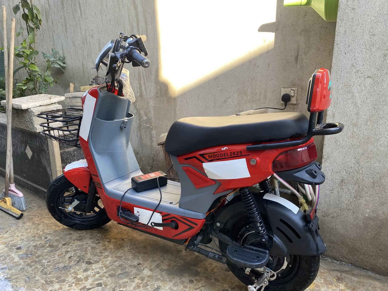 ماطور سكل
حجم 14 سرعة 85
٤ نمر 4 بطاريات مبدله جديدة 
سعره 270 مجال جيتك فقط لا تكسر اذا ما شراي
***********
