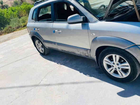 توسان إداوات
سياره جديده نضيفه 
محرك گاز 
تبريد ثلج + تدفئة  السياره جاهزه وشوف العين
السعر 41💲
مكان السياره المسحك
 ☎️ 
‭***********
