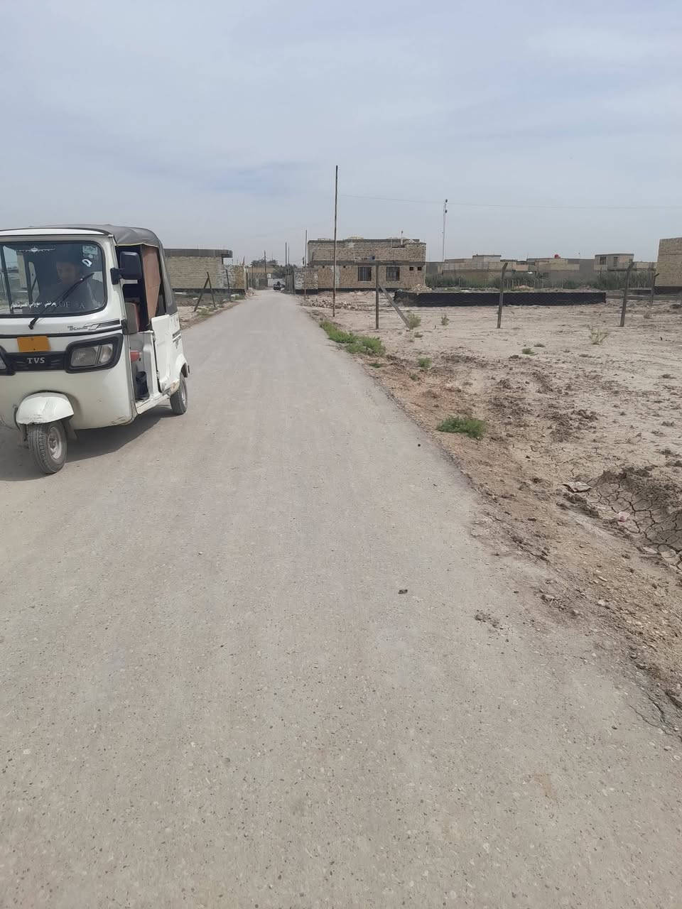 قطعة للبيع مساحة ٢٥٠ م طابو زراعي 
واجهة ١٢م / شارع ٧م تبليط 
الموقع / المعارة خلف بيت ابو عقيل المختار 
*********** 
للأستفسار اكثر مراجعة مكتب الورد للعقار قرب فلكة الساعة مجاور مكتب الجزيرة مقابيل مركز الشباب

