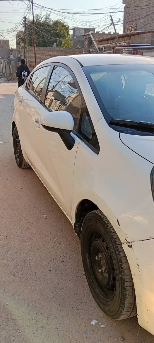 سلام عليكم من رخصت ابوالكروب كيا ريو2014للبيع حادث جاملق الخلفي مظروب ومعمر بسمي بغداد البلديات السعر75 وبيهه مجال اتصال عل صاحب السياره مباشر رقم الهاتف ***********
