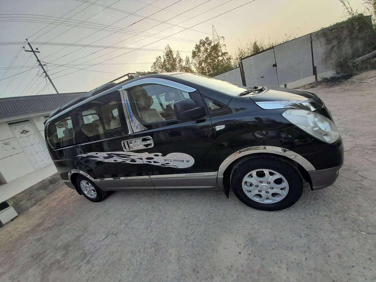 للبيع ستاركس موديل ٨بغداد مشروع وطني مكفوله من الصبغ والتبديل والبارد السياره بلاديه مامشتغله السياره كامل مواصفات ملكي دسك أمامي خلفي محرك مفتوح سوبر كاز جديد جدا تبريد ثلج سنويه لغاية ٢٨ تستلم رقم انكليزي  السعر ١٣٠$نقد وتحويل ثاني يوم موبايل ***********المكان بغداد بسمايه ناحية الوحده تحياتي لكم جميعا
