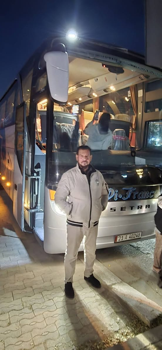 (سبْحانَ الذي سخَّرَ لَنَا هذا وما كنَّا له مُقرنينَ، وَإِنَّا إِلى ربِّنَا لمُنقَلِبُون)

يا خيرَ من دُفنَ في القاعِ أعظُمُهُ
فطاب لطيبهنَّ القاعُ والأكمُ
روحي فداءٌ لقبرٍ أنتَ ساكنهُ،
فِيهِ العفافُ وفيهِ الجودُ والكرمُ...
الى مدينه رسول الله صل الله عليه وسلم على ساكنها أفضل الصلاة والسلام أسأل الله التيسير والقبول لجميع معتمرينا الكرام
أخوكم خادم ضيوف الرحمن وصديق المعتمرين 
الحاج صلاح الدين التميمي   
***********
ومن الله التوفيق
