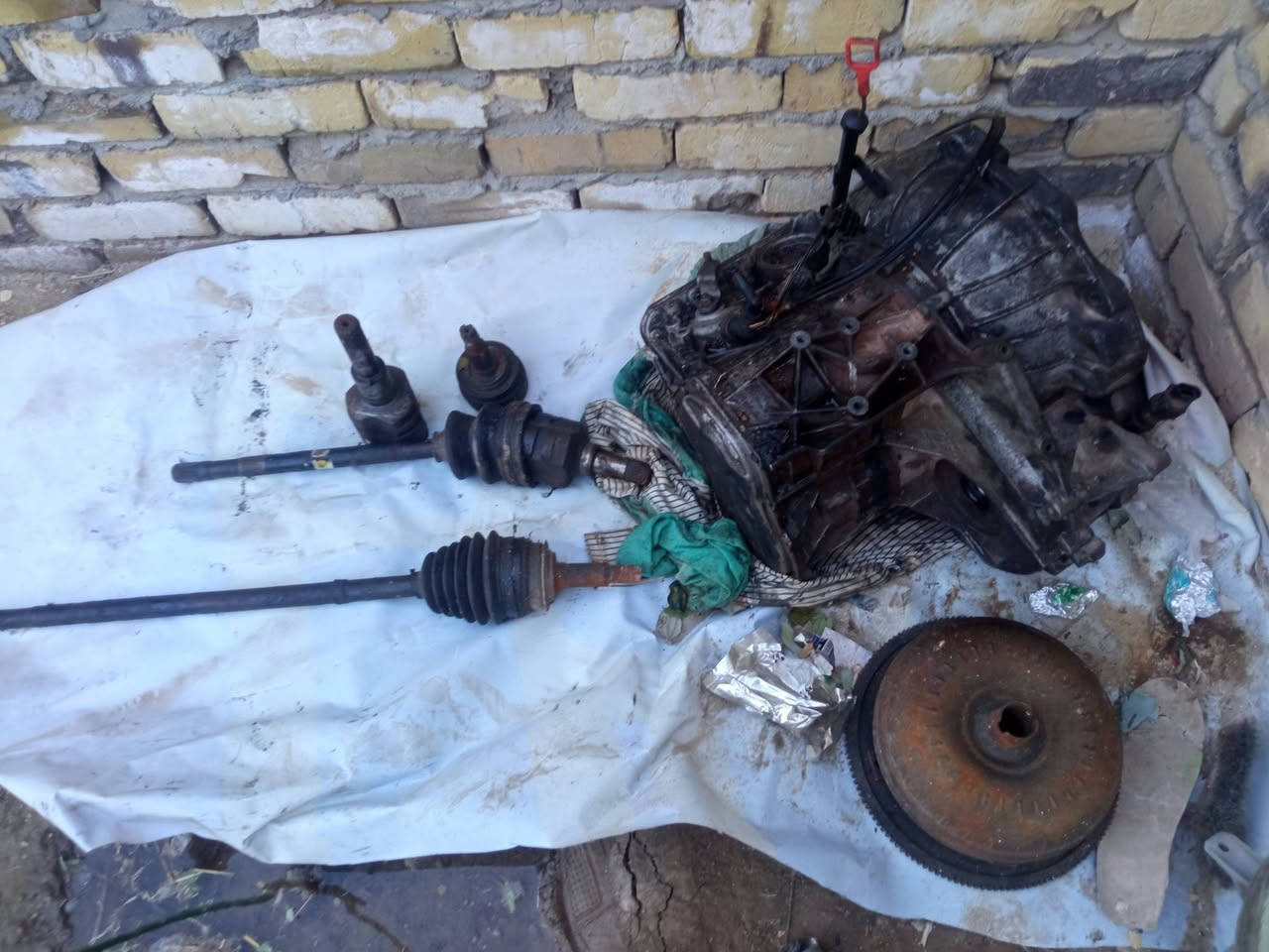 گير دايو لگنزه ميكانيكي بي عطل وزوج ماصده امامي وزوج كوس گير وزوج درايم شفت السعر 150 وبي مجال 
***********
