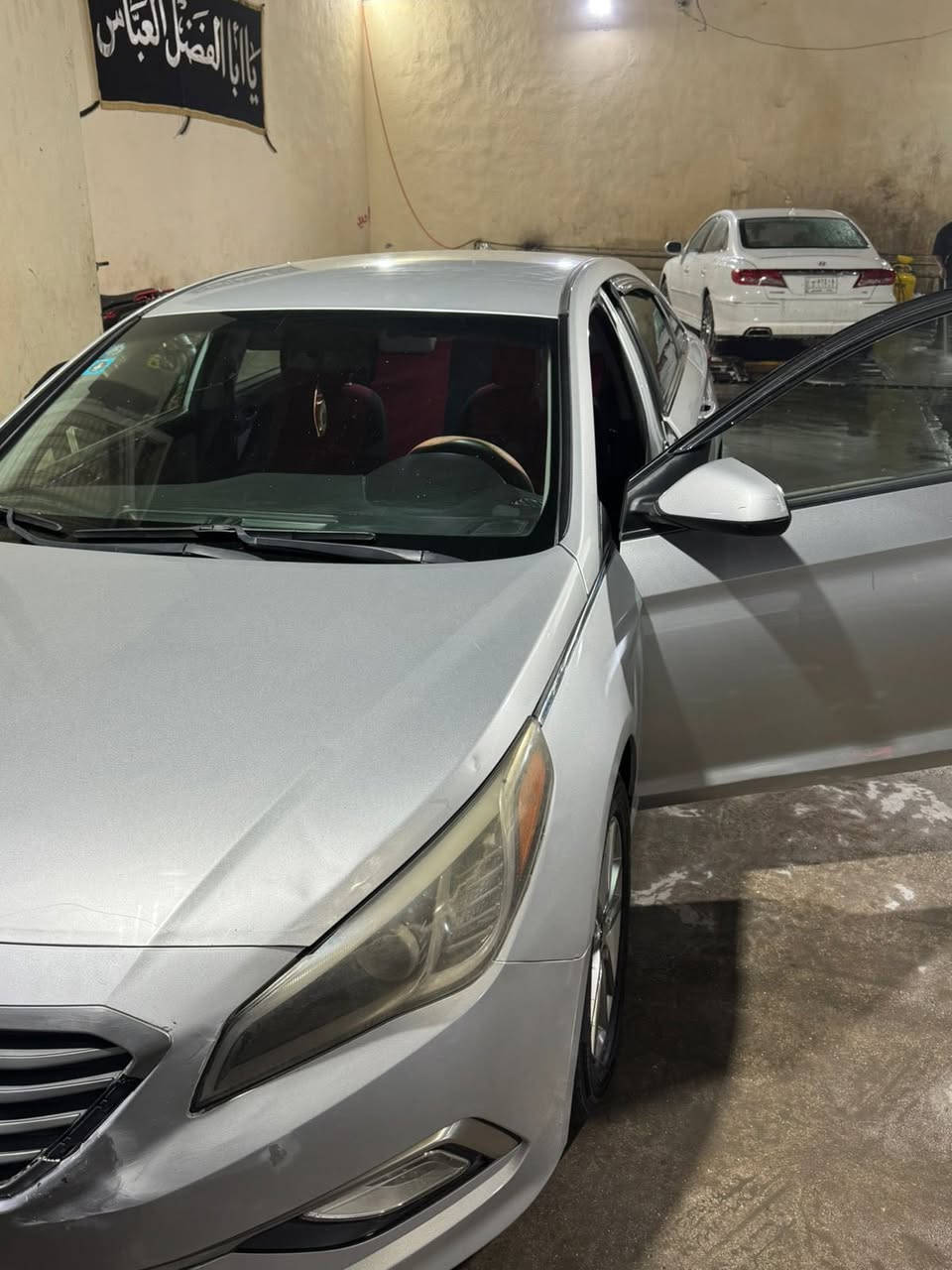 السلام عليكم ❤️
سياره للبيع نوع هونداي سوناتا 
لون سلفر 
موديل ٢٠١٦ 
رقم بغداد حره مشروع وطني تحويل
.
وارد امريكي الحادث خلفي صندوق السياره مصلح نفسه وبل عراق جاملغ صفحت السايق وبيها بارد قليل بشاملغ الخلفي صور السونار موجوده مرفقه ويه الصور  
.
مكينه 2400
كير اوتوماتيك كير ومكينه مكفولات 
شاشه + كامره 
تحكم ستيرن جهتين 
تبريد منظومه كامله جديده ثلج 
تايرات نظيفه 
ماشيه 120 الف فقط
وسعرها 118 وبيها مجال بسيط 
سعرها مناسب بالعافيه ع التصير من نصيبه السياره جاهزه بمعنى الكلمه الف دينار متصرف مكان بغداد 
ما متواجد عل فيس بوك هاذا رقمي 
***********
