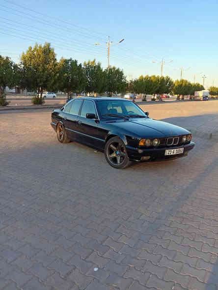 سلام عليكم بي ام موديل 90  
اصل وفصل 525 فول اوتوماتيك🇩🇪 ✈️
سليمانيه شرط التحويل  رقم وسنويه جديد 
سياره صدر امامي خلفي جديد تخم تاير وياله رياضي شنايزر ارضيه جلد دوشمه كشنات لايتات عالي ناصي رباعي سكن  ماسحات  جام امامي كهربا مسجل 🎧 بلوتوث سستم صوت بريك  ARS  الكيجات كلها شغاله كلشي يلدشبول 👍
وضعيتين قياده سبورت🔥 سباق قياده ايكو شغال  

نواقص السياره تبريد حار بارد شغال لاكن بيهم ضعف 
والسنتر لك مايشتغل لاكن كل البيبان شغالات 
وبيها لاستيك ولف فقط غير هذني ماكو 

سعرها جدا مناسب 43 وبيها مجال 

مكان السياره ديالى قضاء خانقين 

صاحبها يمي وشرط التحويل 

‏‪0778 181 9539‬‏ 

خاص ماجاوبك ولا تدخلي عل وتساب 

اتصل تشلع عيوني
