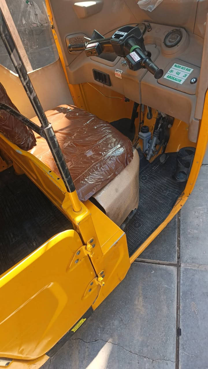 السلام وعليكم تكتك 21للبيع مكينه مجفته تجفيت شركة جديد بيهة بارد يم البك لايت فقط البقيه مكفوله سعر 7و300 مكان بغداد العبيدي الاستفسار الاتصال ***********
