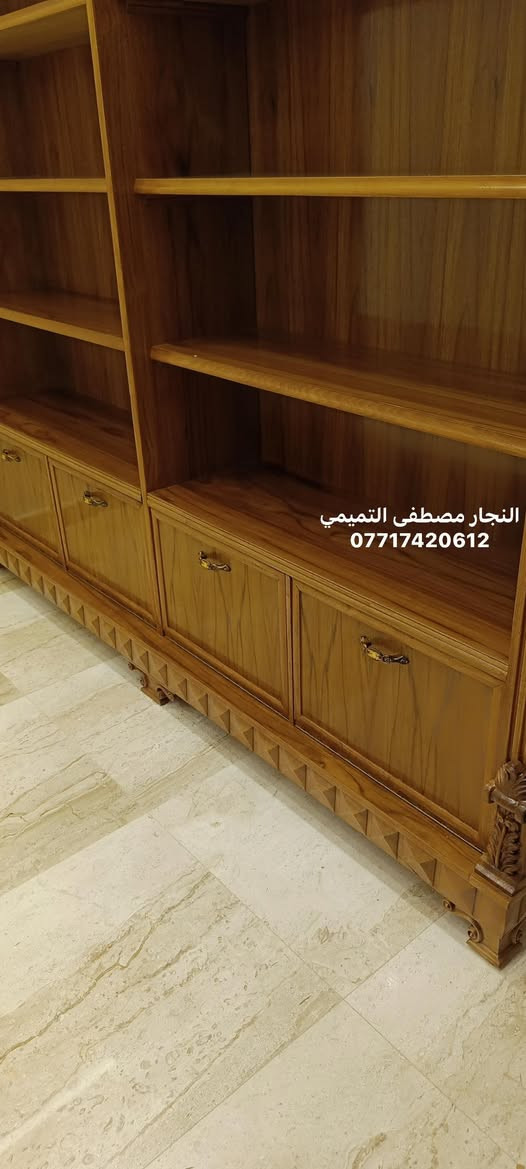 في عالم الخشب، هناك قطع تُباع.. وهناك تحف تُورّث. اخترنا لكم خشب الصاج ليتحدى الزمن، وخشب الزان ليعكس رقي التفاصيل. الجودة ليست مجرد كلمة، بل هي ملمس يدوم." 👑🪚

من اعمالي النجار مصطفى التميمي ***********
بغداد حي اور  مده الفصال 20 يوم
