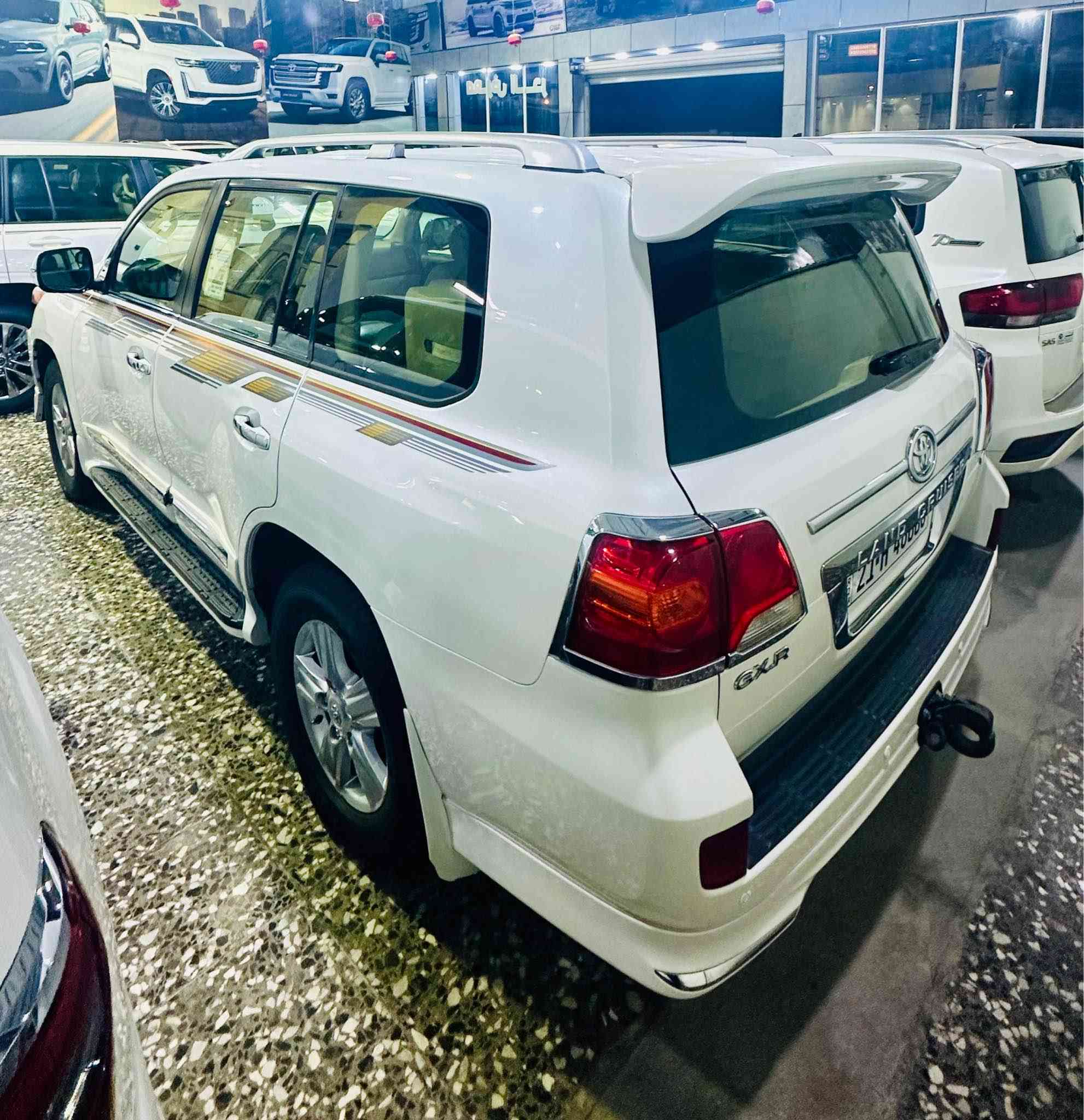 السلام عليكم 
لاندكروز 2014ابريم
مكفولة كفالة عامة 
عدة دعامية امامية صبغ 
فقط فول مواصفات
6سلندر مكينة كير مكفولات
السعر 380وبيهة مجال
موقع بغداد زيونة
الستفسار *********** بغداد, العراق
