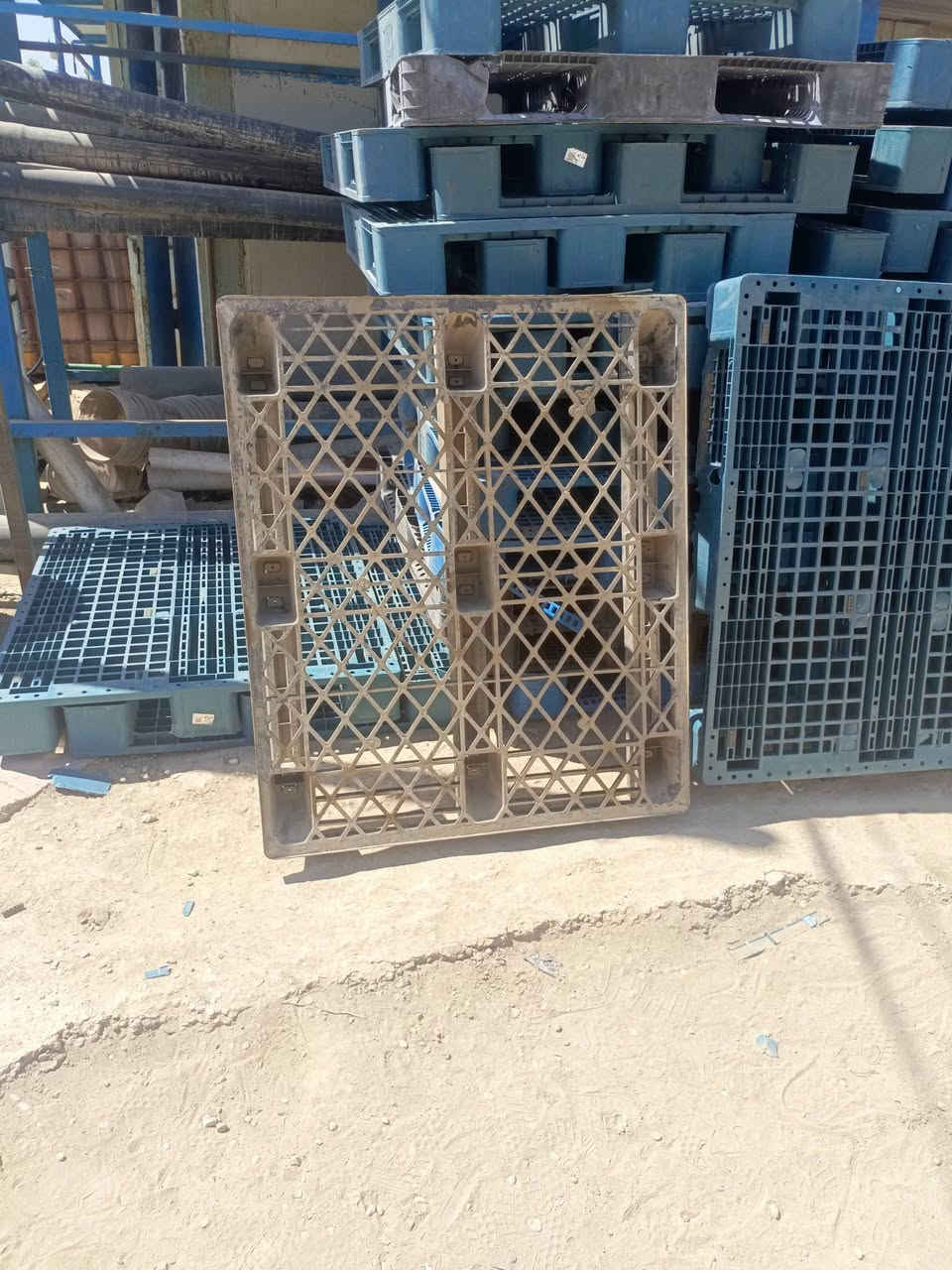 متوفر سكيب ازرك للبيع متر بمتر ٢٠ 
***********
المكان حله

