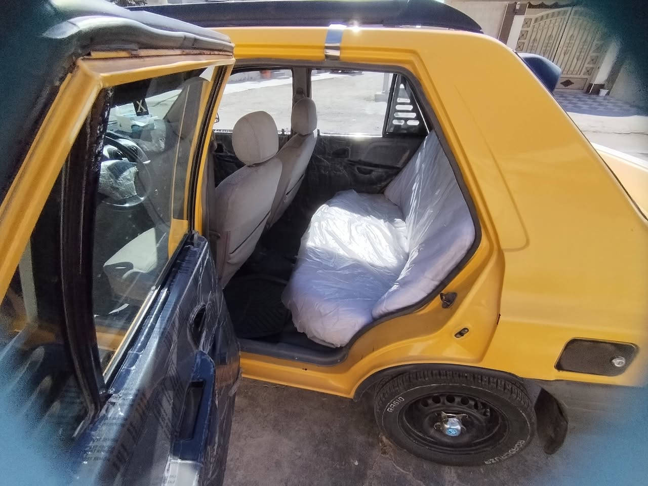 السلام عليكم سيارة سايبه للبيع او للمراوس حسب القناعه السياره موديل 2017 سياره بسمي مكفوله من كلشي السياره بعد احله من الصوره مصفره هيئه وغرامات  تدفئه تبريد كهربائيات كلها شغاله تخم تاير جديد المكينه لاتبخير ولا تنقيص مكان السياره صلاح الدين قضاء بلد السعر 42 وبيها مجال اي استفسار الاتصال بل رقم *********** خضوري الحجي
