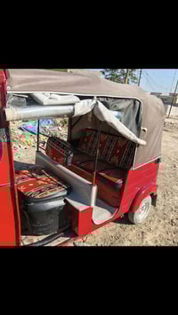 سلام وعليكم تكتك للبيع موديل ١٨ رقم وسنويه معمرة بيهه بس الدوس تخم تاي...