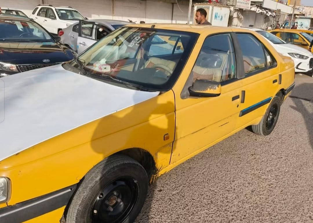 السلام عليكم سياره بيجو 405 اصفر  ميسان العماره :  گير مكينه حلوات شاشه داخليه  ومضخم صوت و كامرة خلفيه و كشنات جلد  ولايت زنون والسنويه لل 2029 باسمي شرط التحويل مصفره هياه وغرامة و تخم تاير جديد    - بيها باب السايق مبدل والشاملغ الايمن مصبوغ والبنيد بي طعجات  والتبريد عوزه بس بس غاز   
 السعر ٣١ وبيهه مجال 
***********  اتصال فقط 
*********** فقط واتس اب عمارة, ميسان

