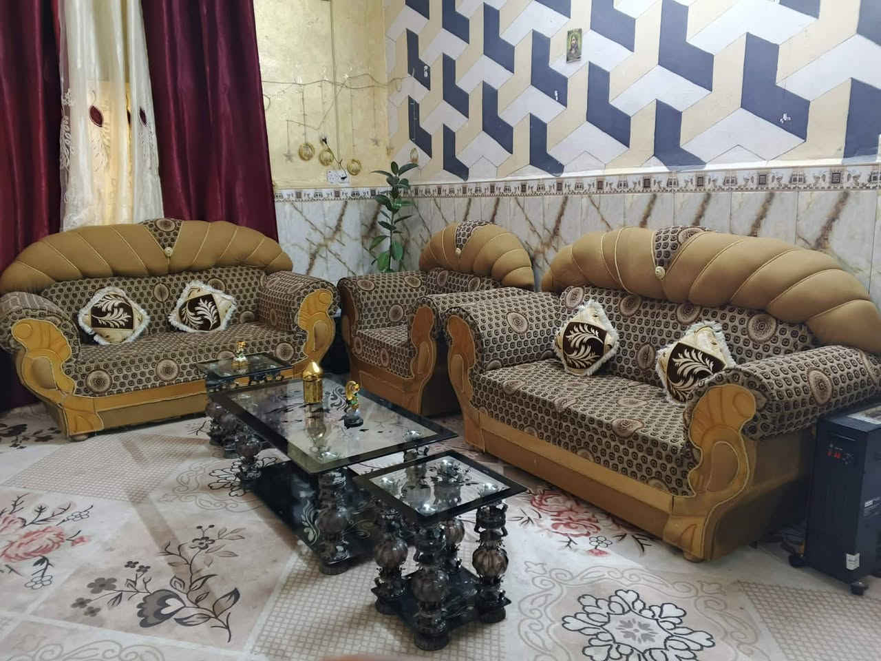 سلام عليكم تخم 7مقاعد وا طبلات 
العنوان بابل سده الهنديه منطقة العلكايه رقم الهاتف ***********
