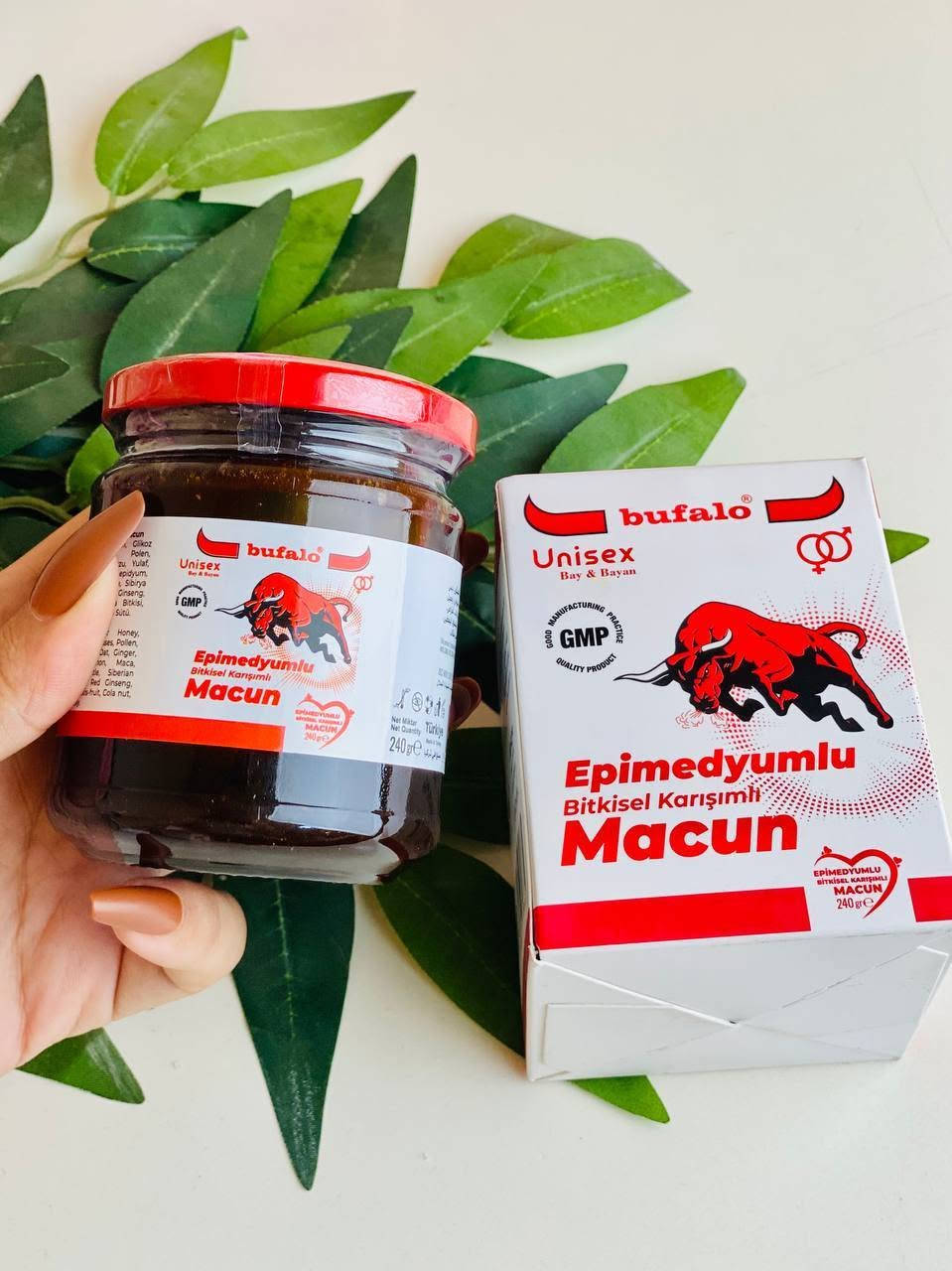 عسل بوفالو" (Bufalo) العشبي المخلوط بالإبيميديوم (Epimedyumlu Bitkisel Karışımlı Macun)، وهو منتج تركي يُستخدم كمقوٍ طبيعي للرجال والنساء. 

يحتوي العسل على خلاصة نبات الإبيميديوم، المعروف باسم "عشبة العنزة". 

تُستخدم منتجات الإبيميديوم لزيادة الرغبة الجنسية وعلاج بعض المشاكل الجنسية مثل الضعف الجنسي وسرعة القذف عند الرجال. 

يُشير المنتج إلى أنه مناسب للجنسين (Unisex)، أي للرجال والنساء. 

يُنصح بتناول ملعقة صغيرة قبل العلاقة الجنسية بحوالي 45-60 دقيقة للحصول على أفضل النتائج. 
الحجم الكبير 240غرام 
الصناعة تركيا الأصلي🇹🇷

🚘يوجد خدمة توصيل لجميع محافظات العراق


**إذا كنت صاحب هذا الإعلان وتريد حذفه لأي سبب، رجاءا أرسل رسالة إلى الدعم الفني**