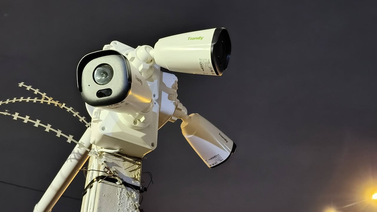 اليوم كملنا إعادة تنصيب منظومة كاميرات tiandy IP بدقّة 4MP و2MP في منطقة حي العامل ، مع تسليك دفن احترافي بالكامل..
المنظومة كانت مستخدمة سابقاً وتم إعادة تأهيلها وربطها على الإنترنت، والعميل يكدر يشاهد الكامرات من التلفون بأي وقت.
الشغل نظيف، مرتب، ويعطي أفضل أداء ممكن من نفس الكامرات بدون شراء جديد.
نضمن لك جودة تنفيذ عالية وحلول مراقبة فعّالة تناسب ميزانيتك.
للاستفسار والحجز *********** 

#انظمة_امنية #دهوا #كامرات_بغداد #كاميرات_دورة
#تنصيب_كاميرات #مهندس_شبكات #الفائز_للمراقبة_الذكية
#كاميرات_صوت_وصورة #صيانة_كاميرات #Monitoring
#Security_Systems #Smart_Surveillance #IraqTech
#الدورة_بغداد #شغل_نضيف #تأسيس_دفن #ربط_انترنت
#مهندسين_العراق #حلول_الامن #CCTV_Iraq
#DahuaTechnology #Installation #Quality_Work
#Iraq #Baghdad #IraqSecurity #CCTV #FullHD
#NetworkSolutions #ProfessionalWork #SurveillanceSystem
#EngineeringLife #TechInIraq #IraqBusiness #SmartHome
