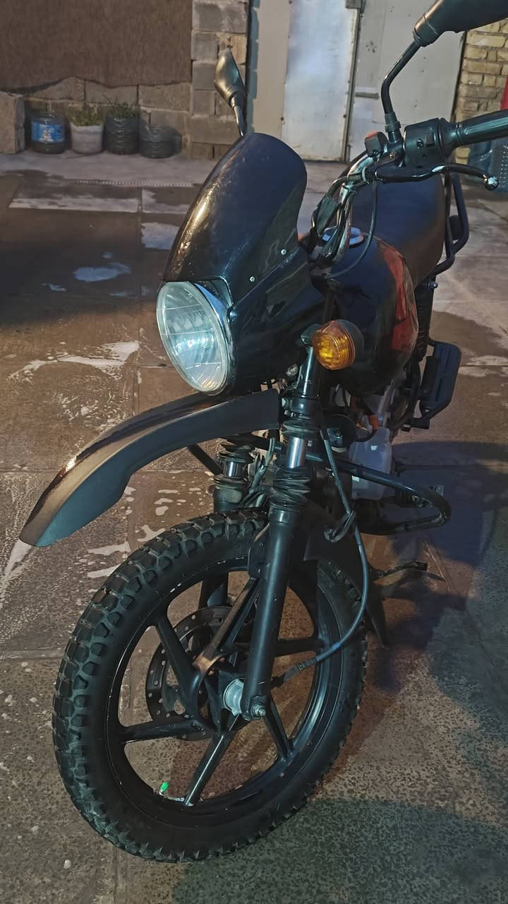 السلام عليكم دراجه بوكسر 23 مكينه بدايه تبخير دراجه بدون اوراق  اكفلها من لسرقه سعر
سعر 800 وبيها مجال مكاني مدينه لصدر رقم ***********
