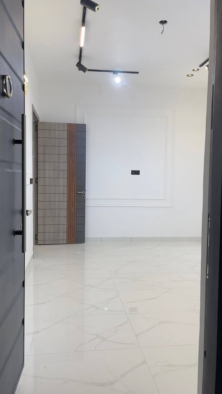 #مكتب_نيوهاوس_للعقار
للبيع توأم ١٠٠م عدد ٢ بناء ٢٠٢٥
.......
اعلان رقم ٣٧٥
.......
مشتملات ١٠٠م توأم عدد ٢ بناء ٢٠٢٥
حي الجهاد منطقة الامانة
مواصفات المشتمل الواحد
واجهة ٥ نزال ٢٠
٣ نوم
صحيات بكل طابق
ديكورات
شبابيك المنيوم
للاستفسار *********** متوفر واتس اب اتصال
مكتب نيو هاوس للعقار الكائن في
حي الجهاد الديوان مقابل الامانة قرب كوفي ركن الديوان
