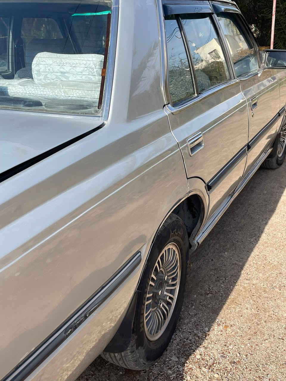 السلام عليكم
سيارة سوبر 
موديل: 1983
الرقم :جديد إنجليزي 
السنوية: جديدة و بصمة جديدة 
المواصفات: لون رصاصي سيارة بلادية غير مضروبة ومصبوغة عام للجمالية فقط 
تبريد شغال بارد جدا ، كهربائيات كلهه شغاله ، دواخل جديدة ، مع شاشة كهربائية شغالة، كير عادي ، سيارة كاملة مكمله كلشي متحتاج 
مكان بغداد 
السعر :47ورقة 
للاتصال و الاستفسار:
***********
***********
