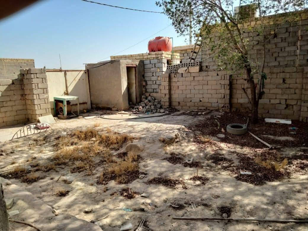 بيت طابو زراعي سند ٢٥ مشمول بالتطويب للبيع على طريق السنية قرب معمل الكاشي خلف معمل اصباغ كرستال ٥٠٠ متر عن الشارع العام..
المساحة ٣٠٠ متر
بناء بلوك البناء تقريبا ١٨٠ والباقي حديقه وكراج جانبيات
غرفتين نوم وصاله جبيره واستقبال ومطبخ وصحيات 
الارضيه شتايكر 
السكف عكادة
ارضيه السطح طين
القطعه مستطيله 
النزال بحدود ١٤ متر 
والواجهية بحدود ٢٠ متر
معروض ب ٣٥ مليون
للاستفسار ***********
