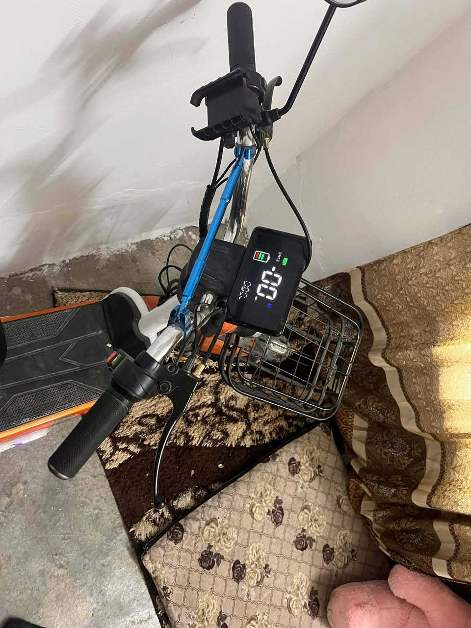 السلام عليكم ماطور شحن للبيع ماشي شهر واحد ماطور نضيف اذا اكو مراوس السعر350 وبي مجال قليل المكان كركوك العمل الشعبي *********** بصمه يشتغل
