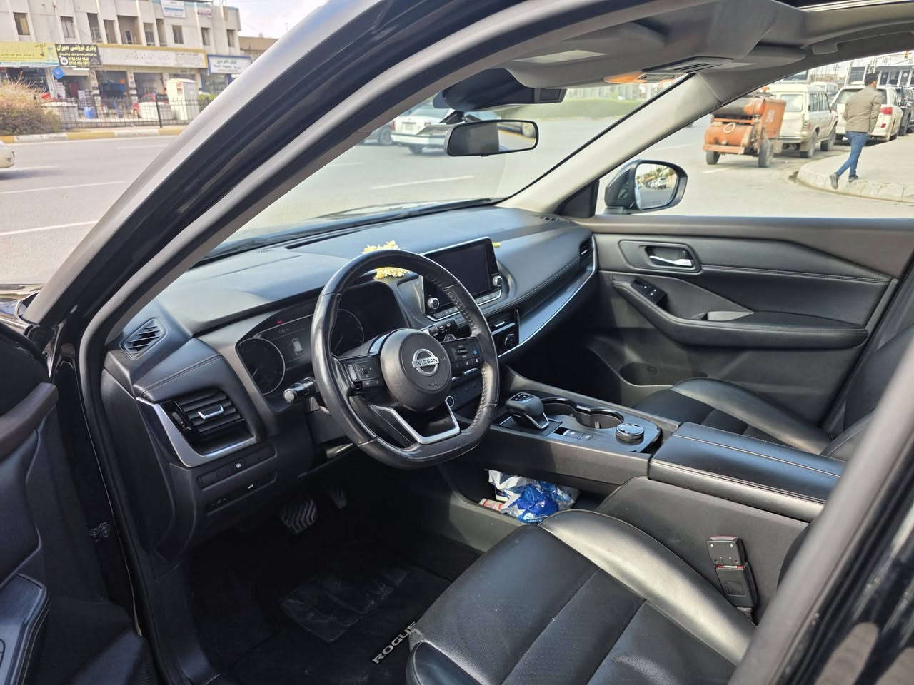 نيسان روك ٢٠٢٢
لون اسود
رقم اربيل 
كامل مواصفات 
دبل اكسل 
بانوراما 
داخل جلد اسود 
Sv AwD
تخم اطارات جديد 
رقم اربيل 
ماشية ٧٩٠٠٠
السعر ١٧٥ 
***********
حادث فقط دعامية امامي
