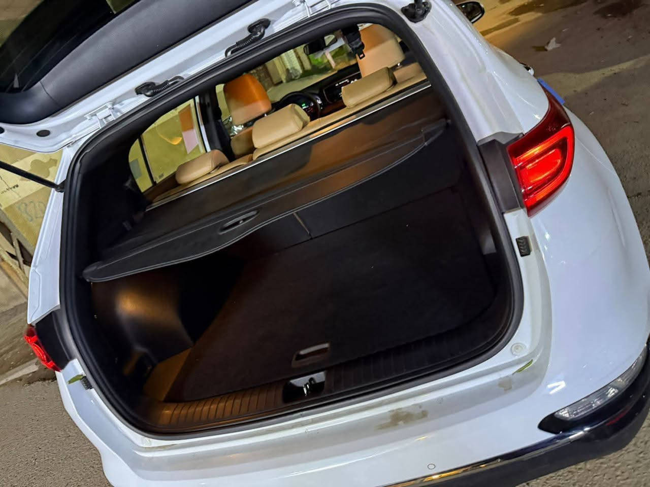 السلام عليكم
كيا سبورتج 2021 خليجي 

سويج 

كاميرا 

حساس امامي خلفي 

شاشة كبيرة كار بلي اصل 

داخل حمصي 

جلد 

اشاير مري و ترحيب 

ماشية 55 الف 

مكفوله 

رقم اربيل شرط تحويل مباشرة سنويه هزه جديد 

210 ورقه وبيها مجال 

اي استفسار 

***********  جعفر 

مكان بغداد البياع او يرموك
