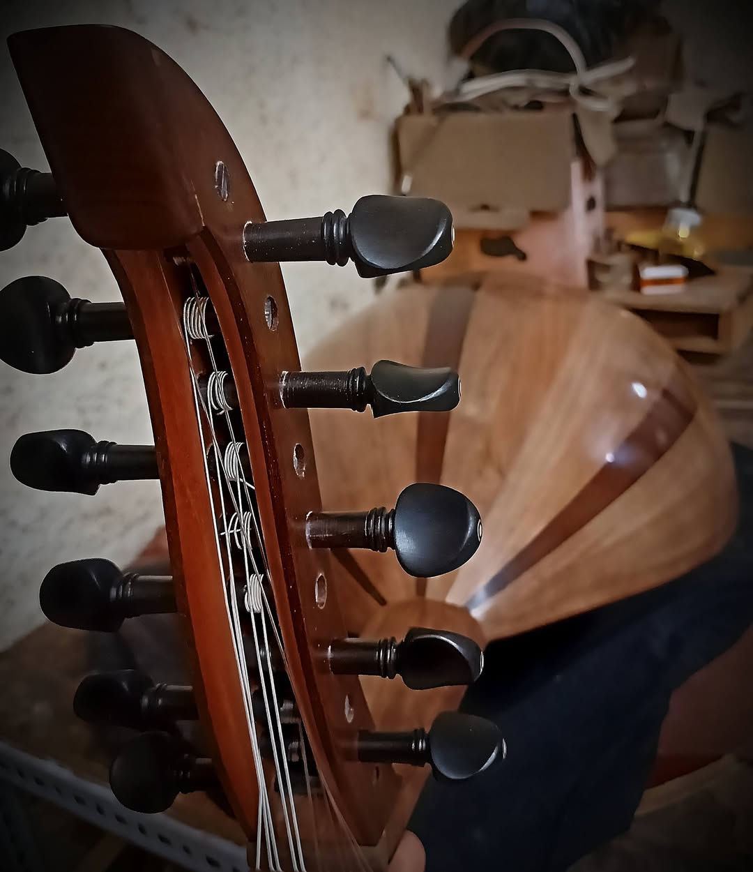 السلام عليكم (( صناعتنا ))
جوز وصندل
 الوجه سبروس معالج
المفاتيح ابنوس 
واتساب//// ***********
مع تحياتي لكم
