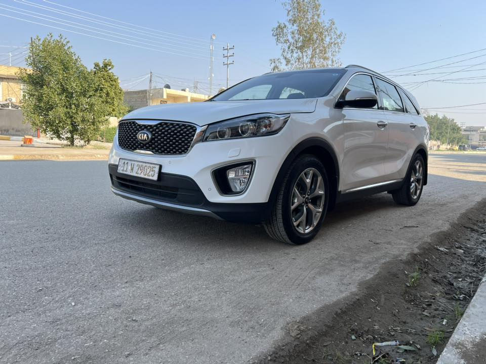 كيا سورنتو خليجي 
رقم بغداد الماني بسمي 
موديل ٢٠١٧ شكل ال١٨
لون ابيض 
٦ سلندر ٧ راكب 
فوووووول مواصفات بدون فتحة 
بصمتين: تشغيل وتقفيل 
الباب الخلفي كهرباء 
زراك لايت بلدعامية 
بردات خلفية اصلية 
كشنات جلد اصلي لونين 
كشنات ٢ كهرباء 
شاشة كبيرة اندرويد 
كامرة دوارة اصلية 
حساس امامي وخلفي 
مري شفط مع القفل 
تبريد ابيانو لمس 
تبريد ٣ قطع ثلج 
اضواء ترحيب بليدات 
علامة سورنتو بلدوسة 
تحكم استيرن فول 
حاكية : ابلوتوث: اوكس 
كيجات السرعة زئبقية 
شاشة الدشبول الكترونية 
مانع انزلاق وانحدار 
لد امامي وخلفي 
لايت زنون اصلي 
اشاير بلمري 
يدات نيكل اصلي 
ويل اكروم ١٩
ماشية ٧٩ اصلي أدك جرس
كير ومكينة وصدر وحدادية وتبريد كفالة عامة
بدون ضربة وتبديل وصبغ واشخوط وبارد كسر حديد 
كتلوكات الشركة موجودات/ الارضية مغلفة جلد/ البصمة الثانية ممستخدمة
كشرة جديد وصافي من كلشي عدى تكحيلة صغيرة بس 
الرقم الدولي الجديد / هزة جديدة // سنوية جديدة 
سيارة جديدة معنى الكلام // سيارة جاهزة مابية اي نقص 
السعر ٢٢٤$
***********
