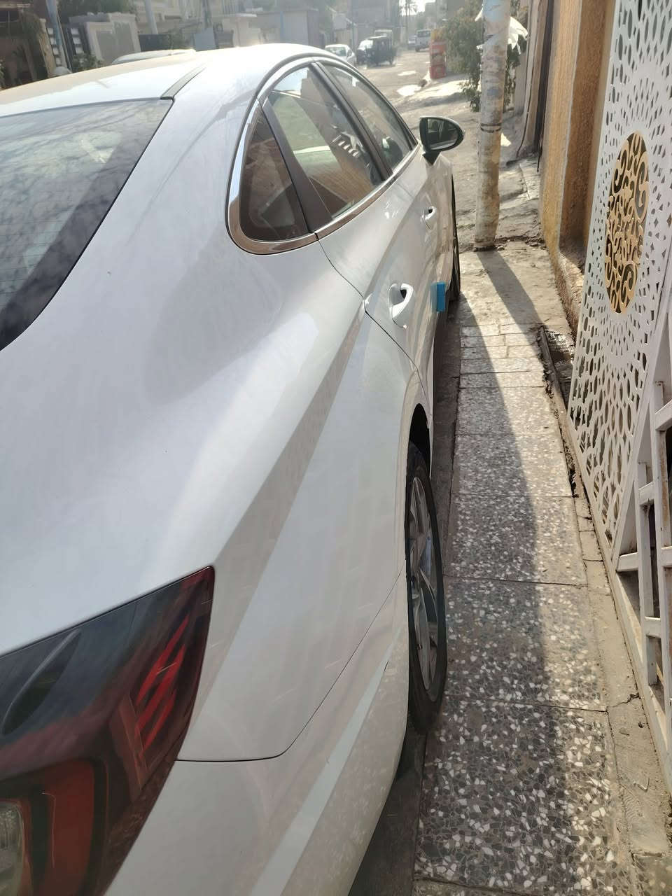 السلام وعليكم سوناتا  موديل ٢٠ خليجية مكينة ٢٥٠٠ ماشية ٨٣ بيهة بارد بلجاملغ اليسرة من يم المازدة فقط بدون صبغ جديدة السيارة مال بيت تحويل ثاني يوم  مكاني بغداد البياع ***********
